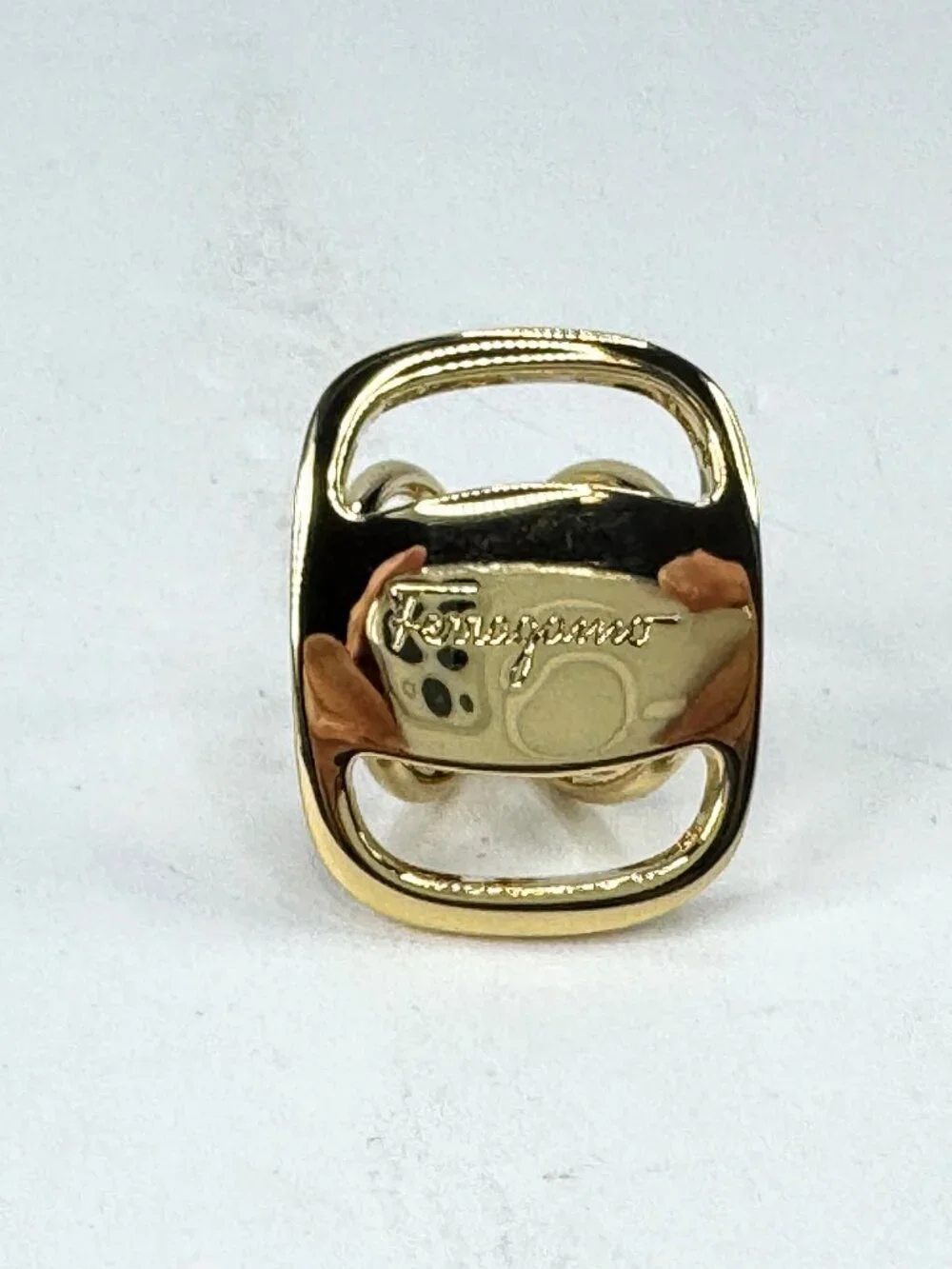 Vintage Salvatore Ferragamo Gold Tone Logo Scarf Ring Italian Accessory GS859